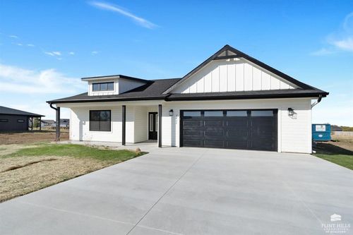 2433 Harrier Dr, Junction City, KS, 66441-4702 | Card Image