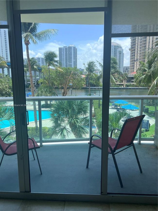 APT-207 - 19390 Collins Ave, Condo with 2 bedrooms, 2 bathrooms and null parking in Sunny Isles Beach FL | Image 11