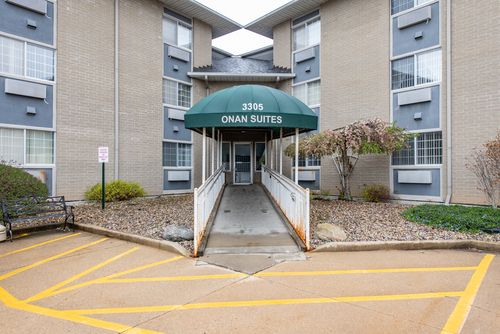 221-3305 Sunset Avenue, Waukegan, IL, 60087 | Card Image