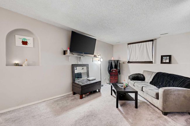 5220 19 Avenue Nw, Home with 4 bedrooms, 2 bathrooms and 5 parking in Calgary AB | Image 23