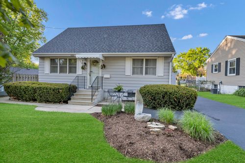 532 Webster St, Batavia, IL, 60510-2760 | Card Image