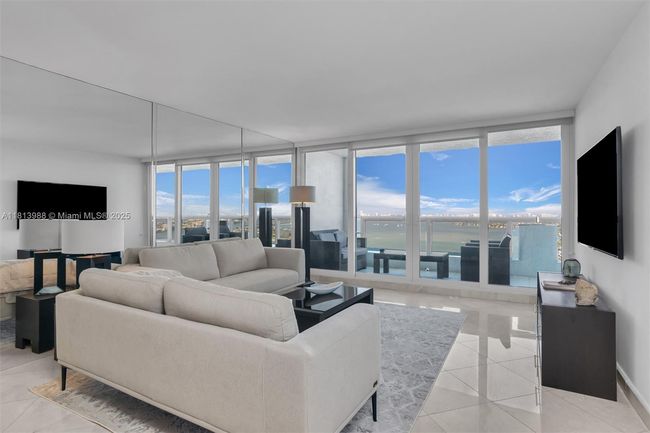 APT-3332 - 1717 N Bayshore Dr, Condo with 2 bedrooms, 2 bathrooms and null parking in Miami FL | Image 9