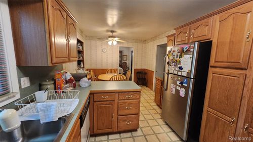 4107 Park Forest Dr, Flint, MI, 48507-2270 | Card Image