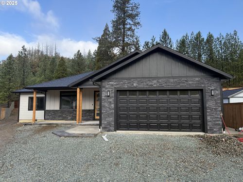 147 Deer Song Ct, Canyonville, OR, 97417-4001 | Card Image
