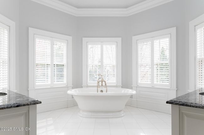 35 Club Rd, House other with 6 bedrooms, 8 bathrooms and null parking in Riverside CT | Image 19