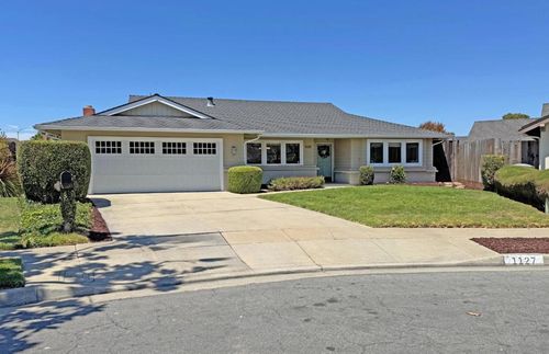 1127 Montecito Cir, Salinas, CA, 93901-1033 | Card Image