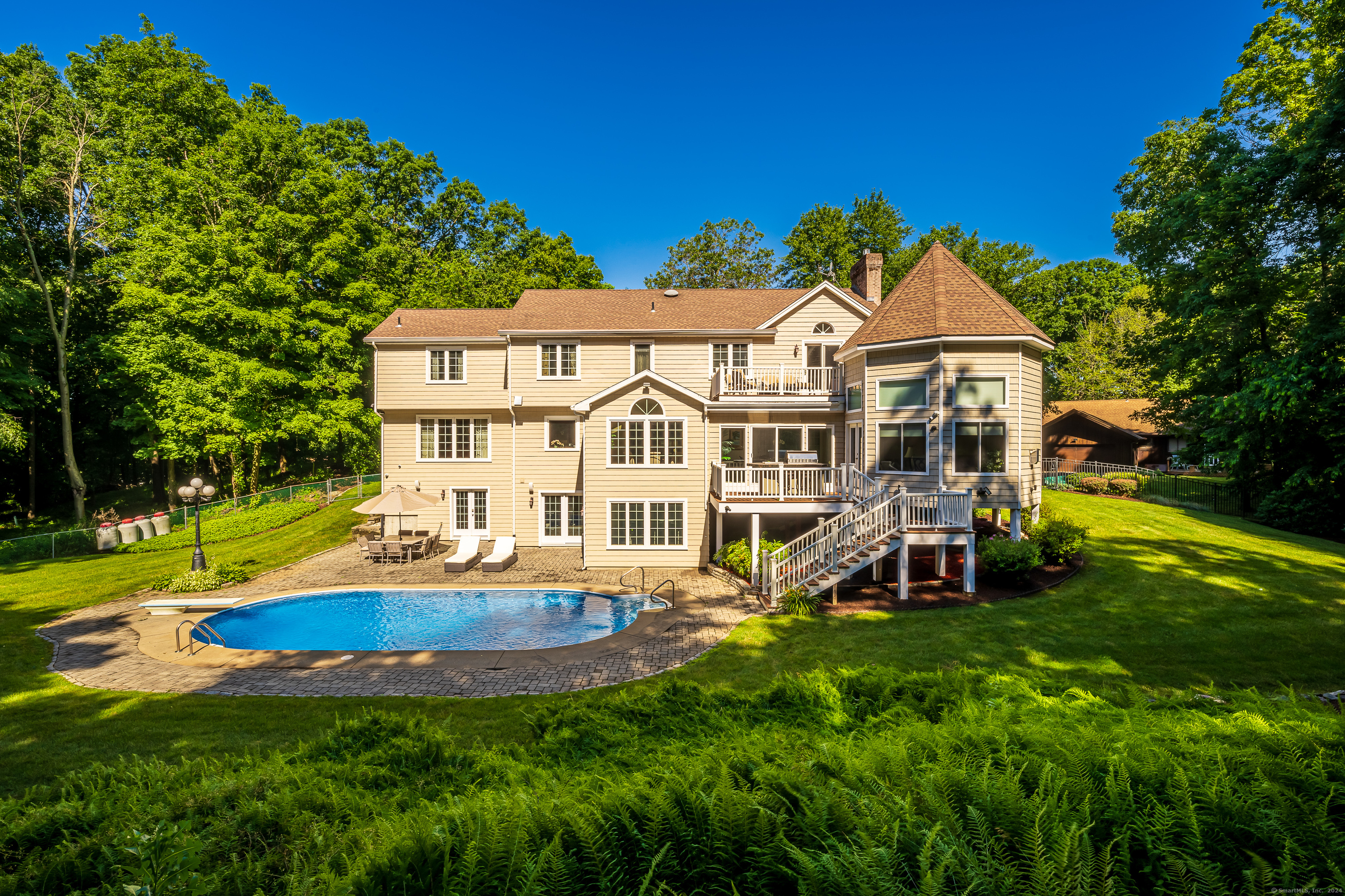 Laurie Ln, Orange, CT 06477