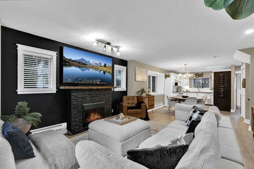 101-13368 72 Ave, Surrey, BC, V3W2N6 | Card Image