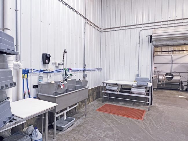 sink and wrapping table | Image 9
