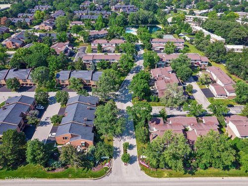 182-19W182 Ginny Ln E, Oak Brook, IL, 60523-1025 | Card Image