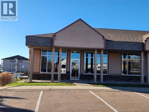 504 Champlain St, Dieppe, NB, E1A1P4 | Card Image