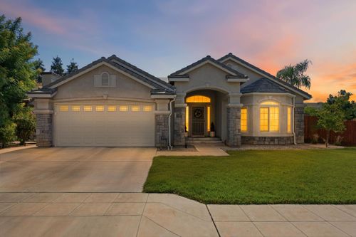 2850 N Apricot Ave, Fresno, CA, 93727-1428 | Card Image