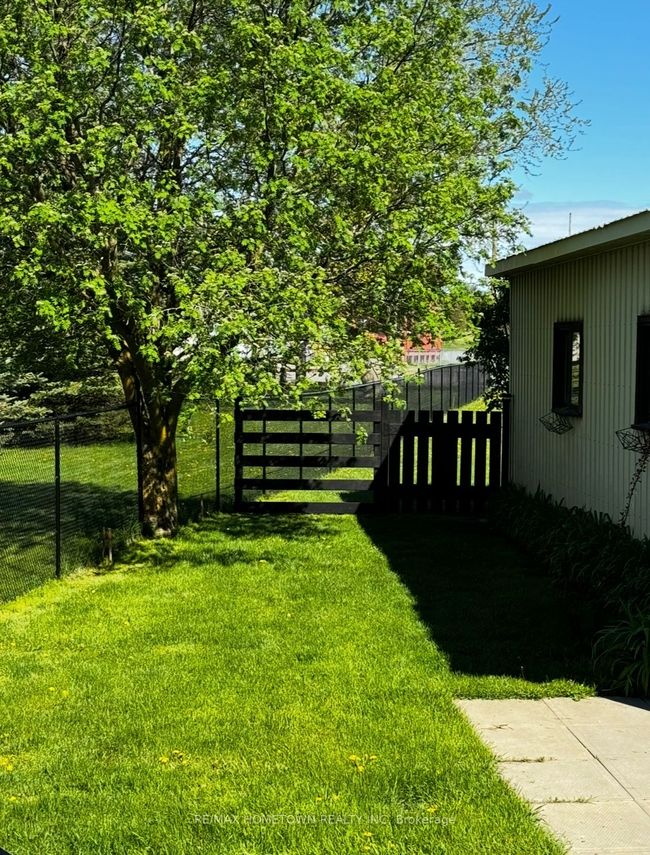 28 Centre St, House other with 4 bedrooms, 1 bathrooms and 4 parking in Edwardsburgh ON | Image 36