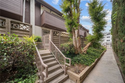 j-7130 Glade Ave, Canoga Park, CA, 91303 | Card Image