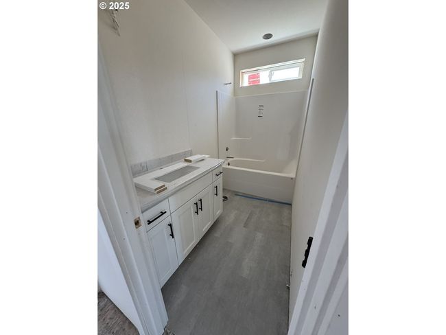1900 S Holly St, House other with 4 bedrooms, 3 bathrooms and 2 parking in Canby OR | Image 5