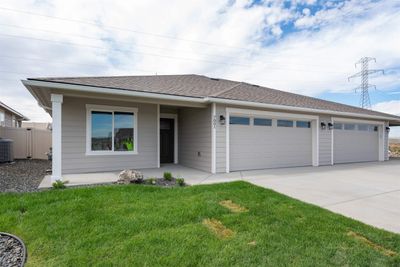 55-GATED-COMMUNITY-COTTA - 7045 W 38th Ave, Home with 3 bedrooms, 2 bathrooms and null parking in Kennewick WA | Image 1