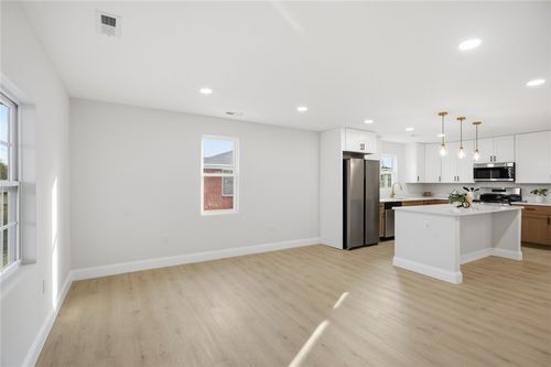 408 S Oak St, Seneca, SC, 29678-3824 | Card Image