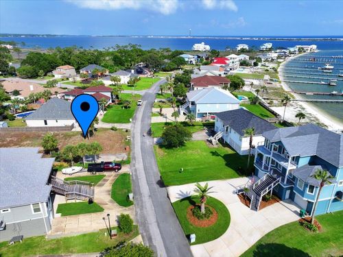 147 Shore Line Dr, Mary Esther, FL, 32569-1393 | Card Image