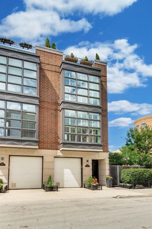 2868 N Orchard St, CHICAGO, IL, 60657-5214 | Card Image