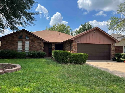 6304 Berlinetta Dr, Arlington, TX, 76001-7443 | Card Image