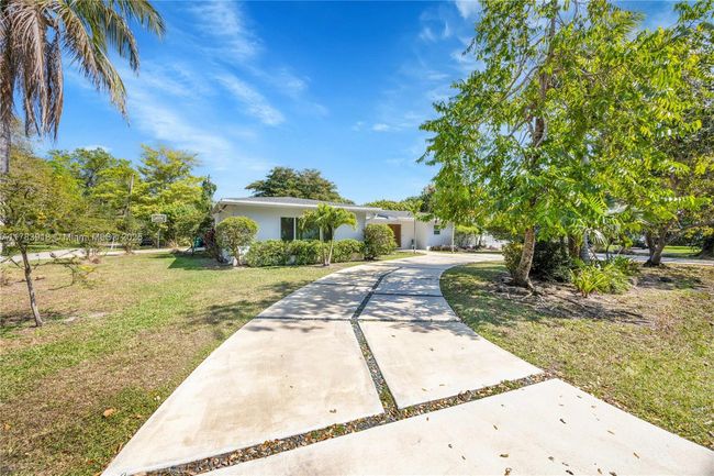 9401 Sw 69 Th Ct, House other with 5 bedrooms, 4 bathrooms and null parking in Pinecrest FL | Image 4