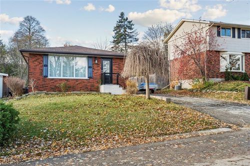 16 Greenmeadow Way, Dundas, ON, L9H3Z3 | Card Image