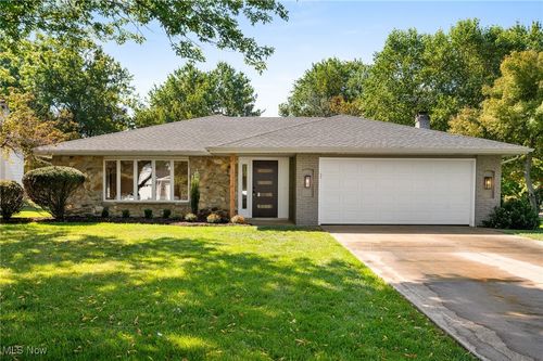 24667 Meadow Ln, Westlake, OH, 44145-4947 | Card Image