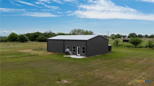 592 Dagg Rd, Home with 1 bedrooms, 2 bathrooms and null parking in Yoakum TX | Image 25