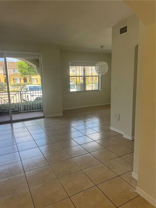 102-8826 W Flagler St, Miami, FL, 33174-2490 | Card Image