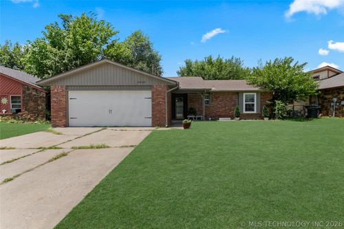 8008 N 118th East Ave, Owasso, OK, 74055-2636 | Card Image