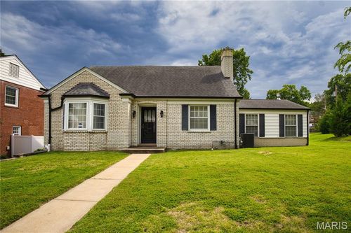 9402 Pine Ave, Brentwood, MO, 63144-1024 | Card Image