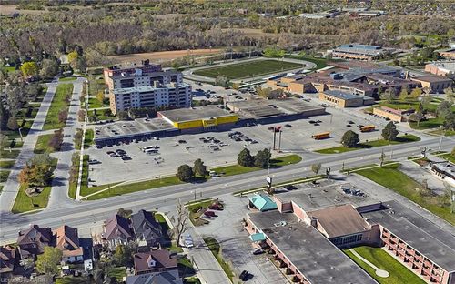 661 Colborne St, Brantford, ON, N3S3M8 | Card Image