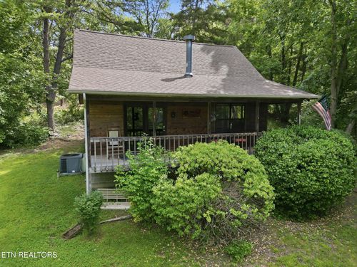 3042 Crestview Ct, Sevierville, TN, 37862-7592 | Card Image