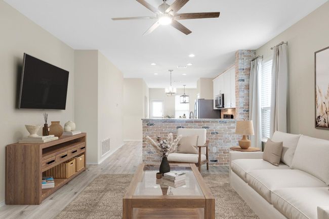 546 Pepperbark Loop, House other with 3 bedrooms, 2 bathrooms and null parking in Buda TX | Image 8