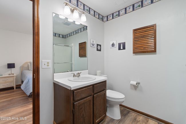 Bathroom 2 (upstairs - Jack & Jill) | Image 20