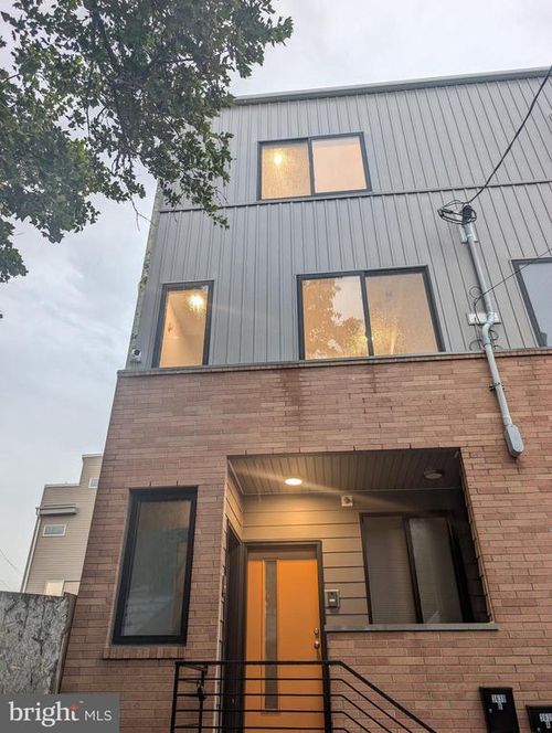 3639 Earp St, Philadelphia, PA, 19146-3205 | Card Image