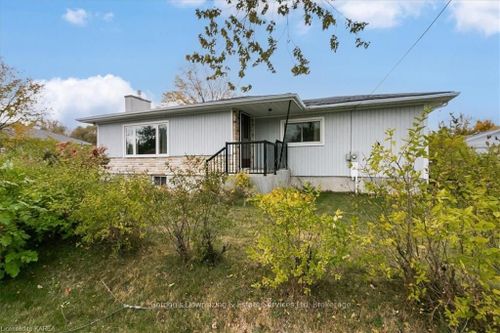 73 Wilfred St, Sudbury, ON, P3B3P4 | Card Image