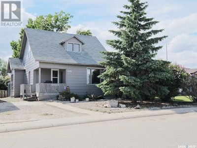 305 6th St E, House other with 3 bedrooms, 2 bathrooms and null parking in Rosetown SK | Image 2