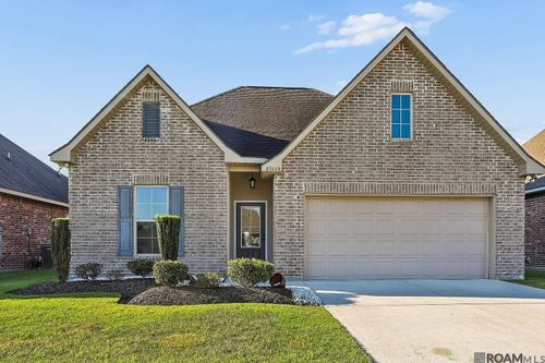 39103 Honorable Oaks Ave, Gonzales, LA, 70737-6230 | Card Image