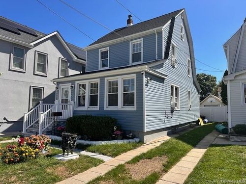 8815 Commonwealth Boulevard, New York, NY, 11426 | Card Image