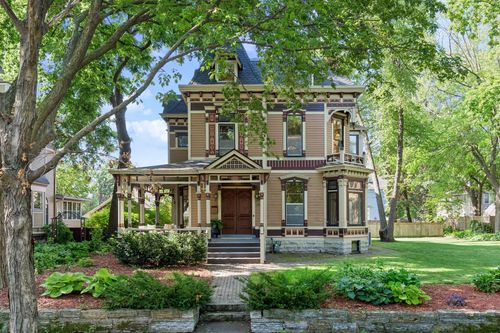 422 Laurel Ave, Saint Paul, MN, 55102-2016 | Card Image