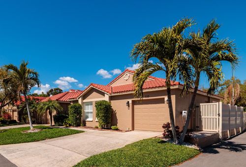 535 St Tropez Cir Ne, ST PETERSBURG, FL, 33703-3127 | Card Image