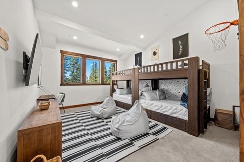 10129 Corrie Ct, Truckee, CA, 96161-4347 | Card Image
