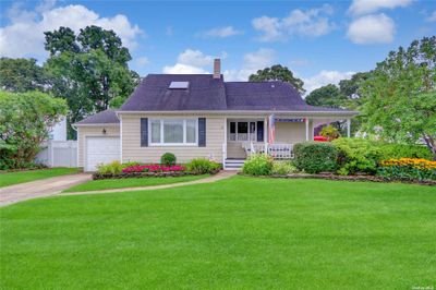 4 Saxon Road, House other with 3 bedrooms, 2 bathrooms and null parking in Centereach NY | Image 1