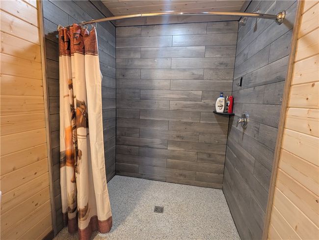 Walk-in Shower | Image 15