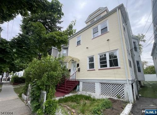 8 Treacy Ave, Newark, NJ, 07108-1623 | Card Image
