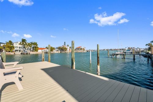 11145 4th St E, TREASURE ISLAND, FL, 33706-3001 | Card Image