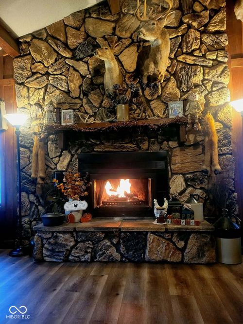 684 Bonebrake Rd, Veedersburg, IN, 47987-8113 | Card Image