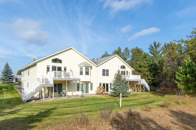 Nicely landscaped grounds | Image 10