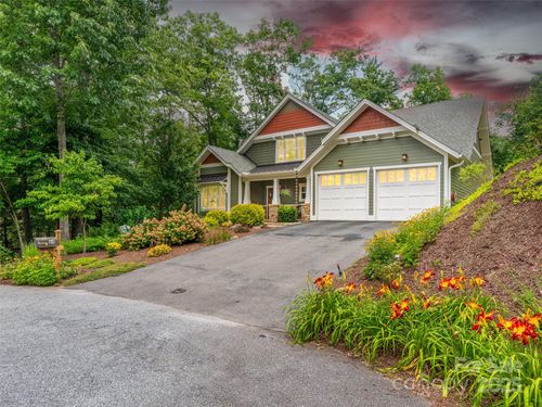 64 Nuthatch Ct, Fairview, NC, 28730-9127 | Card Image
